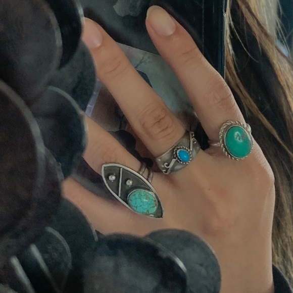 American Vintage Jewelry - Navajo sterling silver turquoise ring